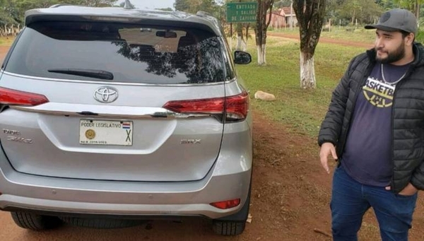 HOY / Camioneta robada en Brasil con la chapa del diputado liberal Arnaldo Rojas Feris (PLRA)