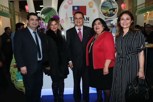 Brindis en el Pabellón de Taiwán