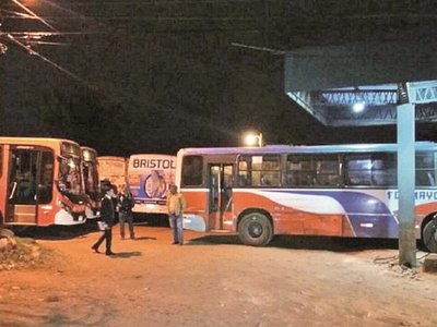 Susto y robo en la  parada de bus de la Línea 133 en Ñemby