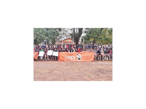 Alumnos exigen rubros en Caaguazú