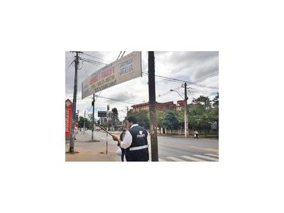 Retiran pasacalles prohibidos de avenidas de la capital