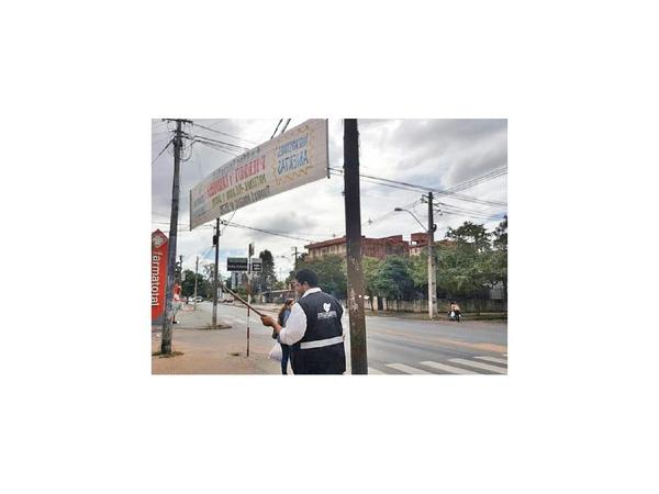 Retiran pasacalles prohibidos de avenidas de la capital