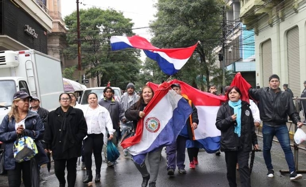 HOY / Hay principio de acuerdo en Clínicas, pero huelga seguirá