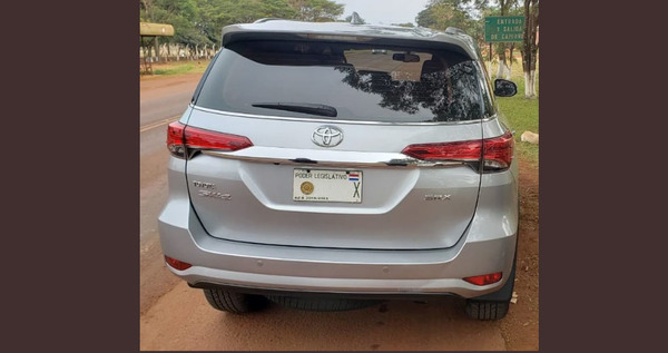 Camioneta robada, con chapa de diputado: investigan sus otros vehículos y en Congreso quieren oír su versión - ADN Paraguayo