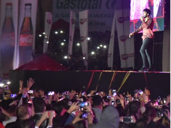 Sebastián Yatra puso a bailar a todo el ruedo central en la Expo