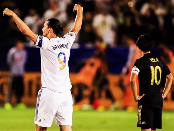 Ibrahimovic logra "hat trick" y gana duelo goleador a Vela en el clásico L.A