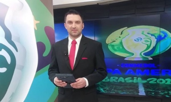 Periodista recibió piropo de una televidente