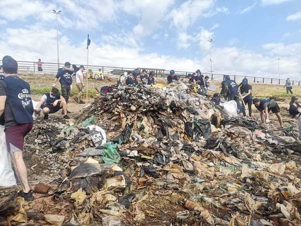 Corona realiza limpiezas en la Bahia de Asunción » Ñanduti
