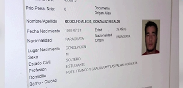 Imputan a chofer de camioneta robada que tenía chapa del Congreso | Noticias Paraguay