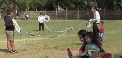 Separan a niños de los teléfonos y les enseñan juegos tradicionales | Noticias Paraguay