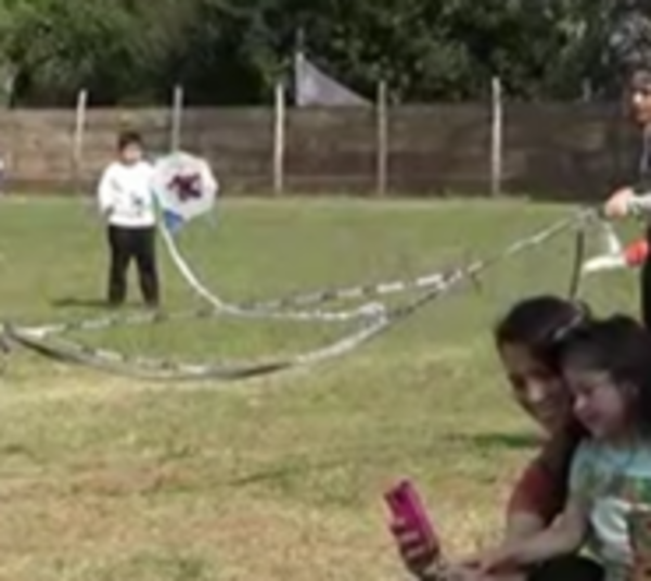 Separan a niños de los teléfonos y les enseñan juegos tradicionales - Paraguay.com