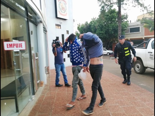 JÓVENES DETENIDOS TRAS ASALTO Y HURTO EN CORONEL BOGADO