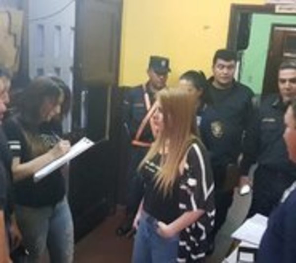 Fiscalía allana comisaría en Lambare tras denuncia de tortura - Paraguay.com