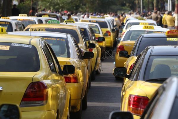 Taxistas anuncian paro nacional y amenazan que sitiarán Asunción