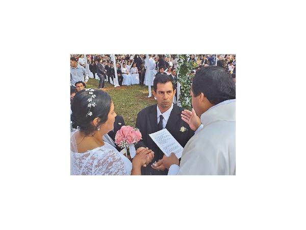 Sí, quiero: 110 parejas se casaron ayer en Caaguazú