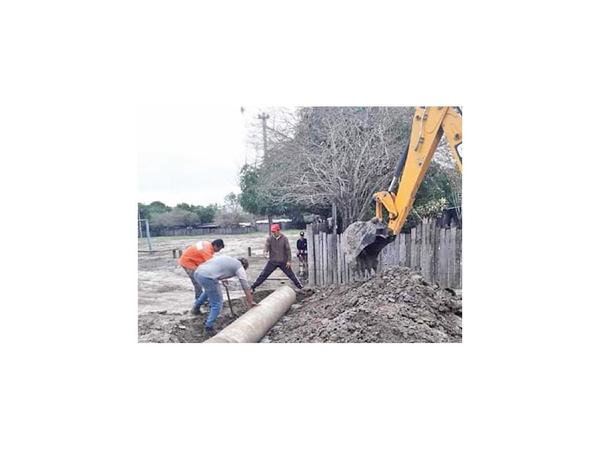 Intendenta defiende su gestión y obras