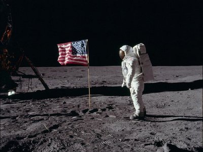 El papa pide que la gesta de la Luna anime a progresar en el planeta Tierra
