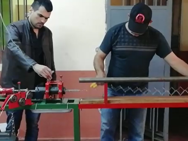 Instalan primera fábrica de tejidos de alambre en Penal de San Pedro - Radio 1000 AM