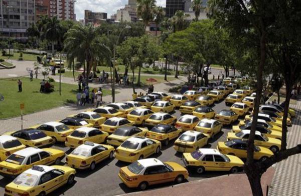 Taxistas amenazan con “sitiar” Asunción y otras ciudades, desde este martes - ADN Paraguayo