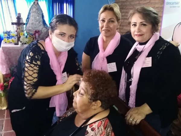Voluntarios agasajan a pacientes del Incan por el Día de la Amistad