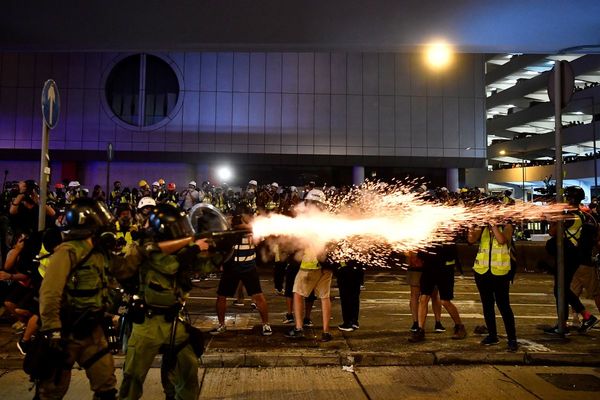 Hong Kong: noche de incidentes entre manifestantes y la policía
