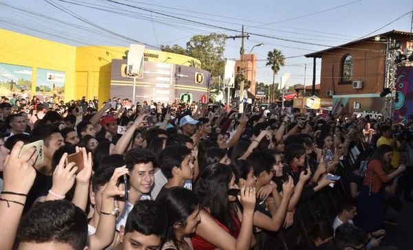 Youtubers causan sensación en la Expo - Nacionales - ABC Color