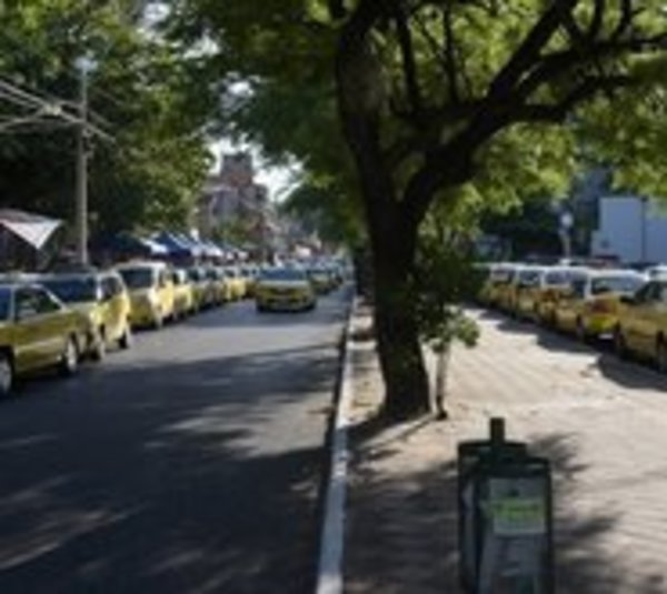 Taxistas anuncian movilización para este martes  - Paraguay.com