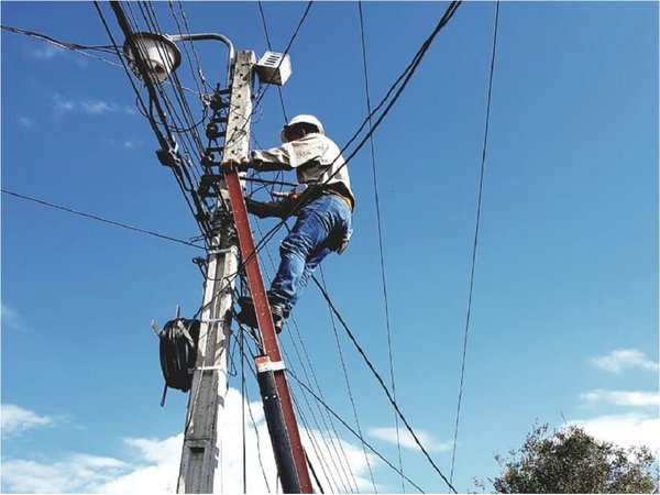 Fuertes vientos causan cortes de energía eléctrica