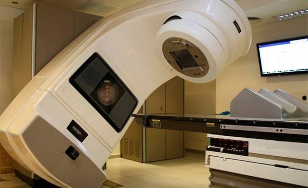 HOY / Familiares y pacientes con cáncer insistirán a Itaipú y EBY compra de equipos para radioterapia