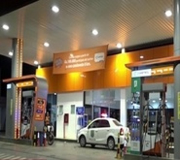 Asaltan gasolinera y se llevan más de G. 200 millones - Paraguay.com