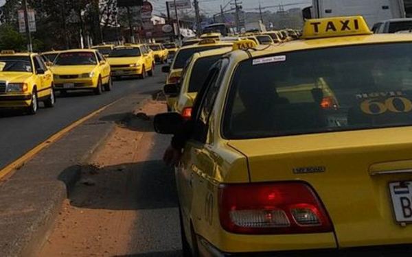 Taxistas anuncian paro nacional: "el servicio de taxi es una tradición, no puede desaparecer"