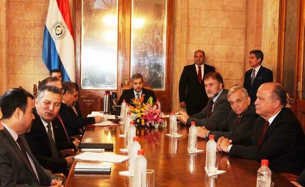 Autoridades de los tres poderes participan de cumbre en Palacio de Gobierno | .::Agencia IP::.