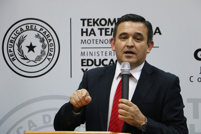 Petta desmiente a ÚH con relacion a formación de docentes para usar laptops