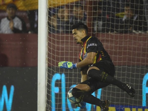 El paraguayo que fue figura para eliminar al campeón argentino