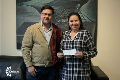 Cultura entrega aporte para cursos de elaboración del poncho de 60 listas | .::Agencia IP::.