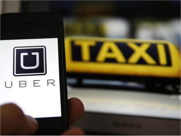 Edil dice que no puede haber trato igualitario entre taxi, Uber y MUV