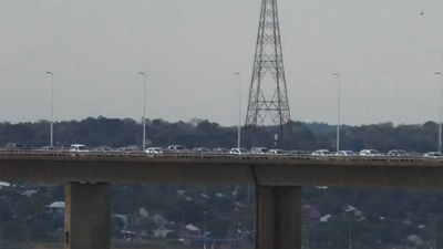 PUENTE LLENO: LA FILA PARA VOLVER A POSADAS DESDE ENCARNACIÓN