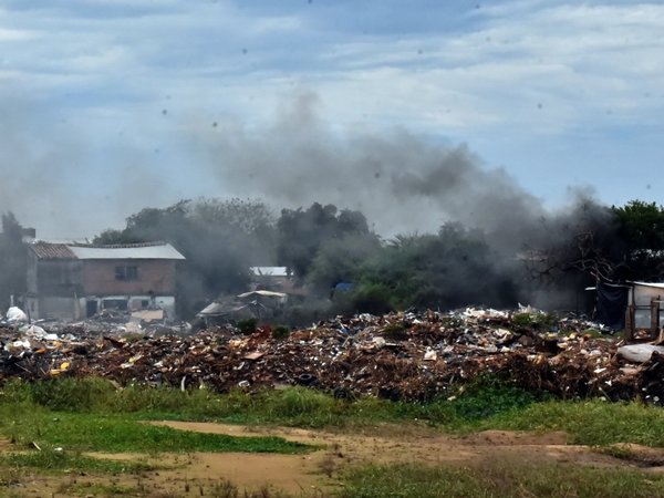 Quema de basura está prohibida por ley, ya que perjudica la salud