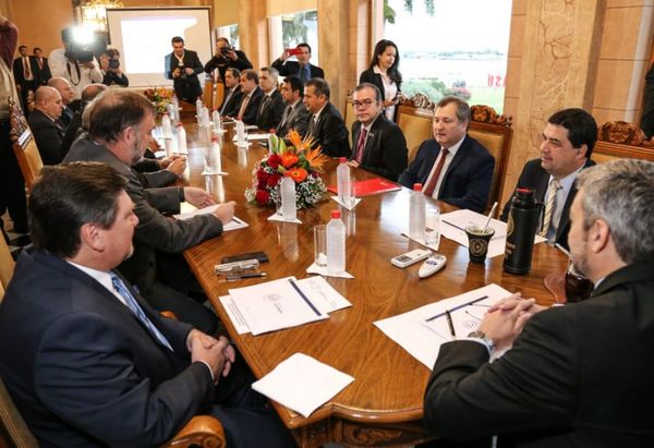 Titular de la CSJ participó de cumbre de poderes