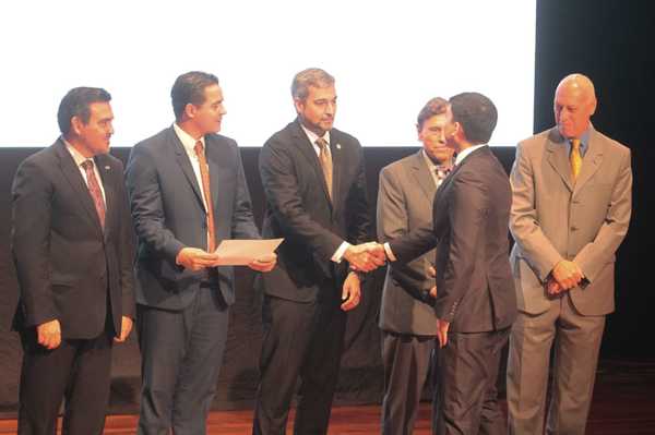 Becal entregó 145 nuevas becas de estudio para el exterior | .::Agencia IP::.