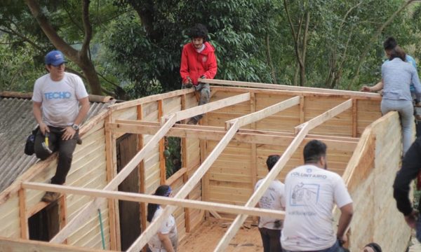 Techo construye diez viviendas en Ciudad del Este