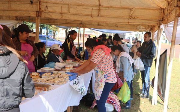 Realizan primera feria de productores de Comités del Programa Tekoporã en Yguazú