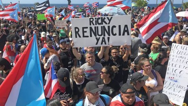 Cientos de miles exigen renuncia del gobernador de Puerto Rico