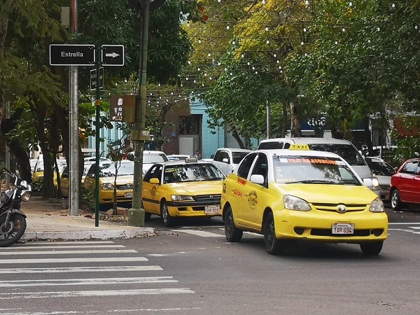 Taxistas se resisten a hablar antes de gran manifestación