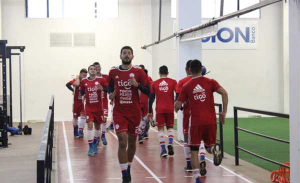 HOY / Albirroja playera empieza un ciclo de entrenamientos previos a la Copa