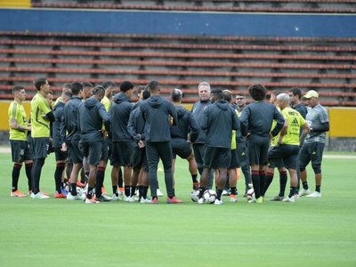 Flamengo presenta dos bajas para duelo ante Emelec
