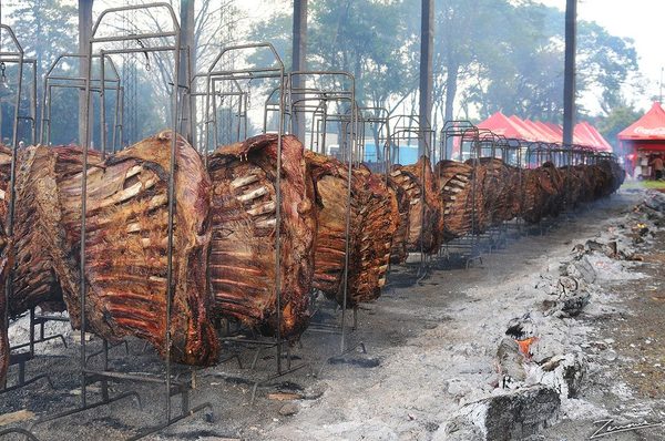 Asarán más de 4.000 kilos de costillas