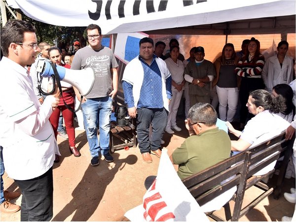 Funcionarios levantan huelga en el Hospital de Clínicas