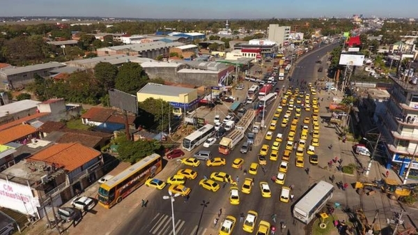 HOY / Dan a conocer itinerario de los taxistas que anuncian "pacíficas" movilizaciones