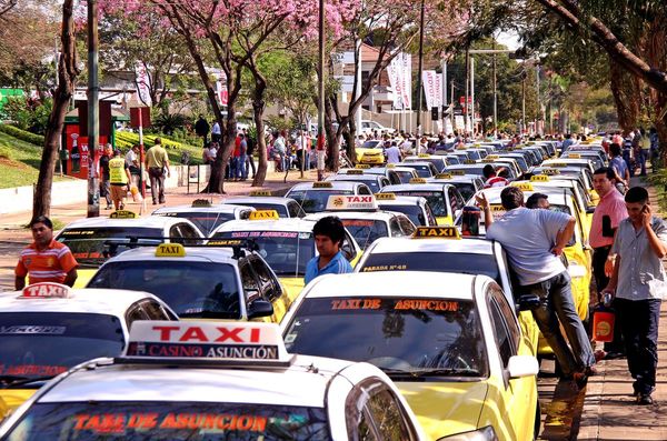 Junta Municipal da luz verde a funcionamiento de MUV y Uber